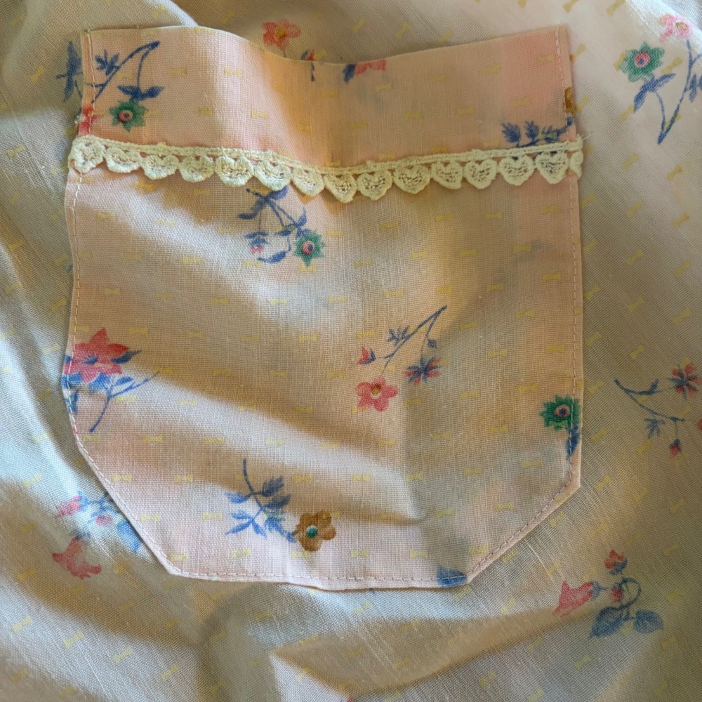 Vintage Floral Half Apron Pink Dainty Scallop Heart Lace Pocketed Cottagecore